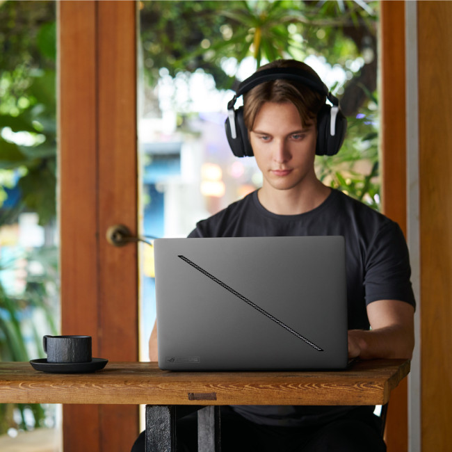 ASUS ROG Zephyrus G16 GA605KH-QR017W AMD Ryzen AI 7 350 32GB RAM 1TB SSD RTX 5050 16" OLED Windows 11 Home Gaming Laptop