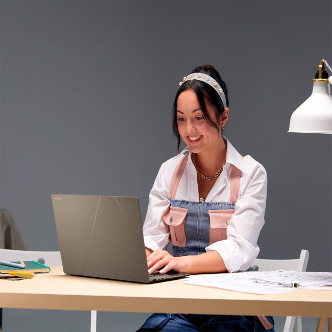 ASUS TUF Gaming A18 FA808UM-S8013W AMD Ryzen 7 260 16GB RAM 1TB SSD RTX 5060 18" WUXGA IPS 144Hz Windows 11 Home Gaming Laptop