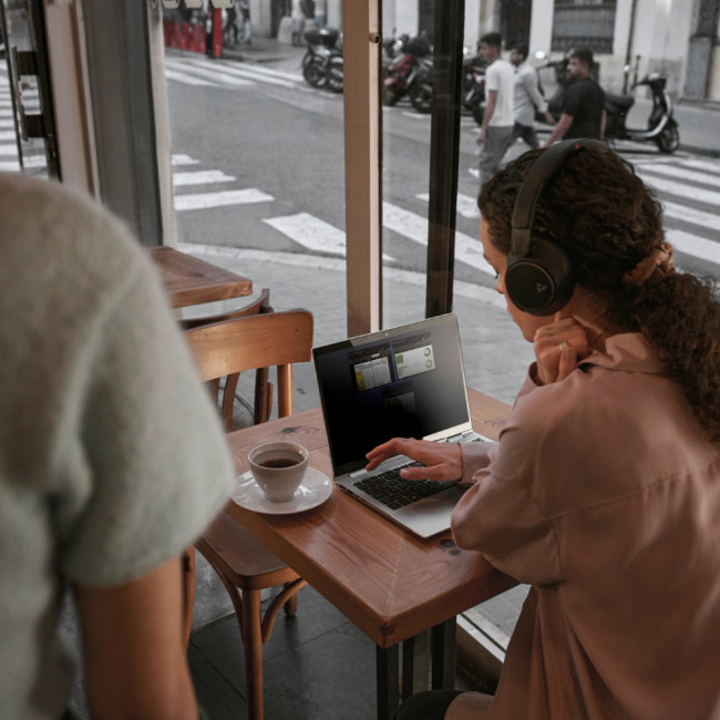 Refurbished HP EliteBook G1i Intel Core Ultra 7 258V 32GB RAM 512GB SSD 14" Touchscreen Windows 11 Pro Laptop