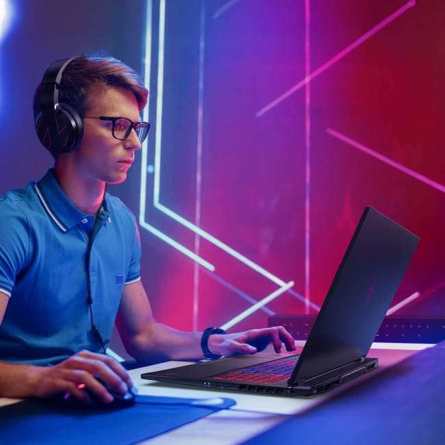 Acer Nitro 18 AI AN18-61 NH.QYEEK.001 AMD Ryzen AI 9 365 32GB RAM 2TB SSD RTX 5070Ti 18" WQXGA Windows 11 Home Gaming Laptop