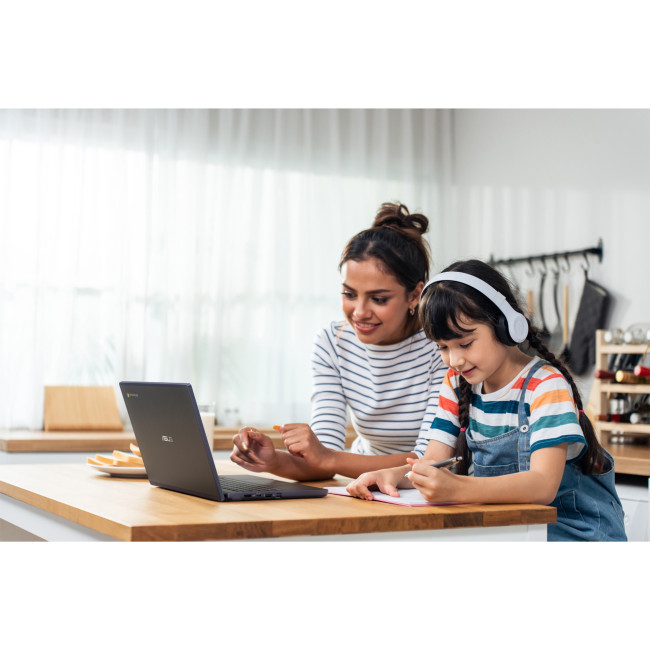ASUS Chromebook CZ11 CZ1104CM2A-N00122 MediaTek Kompanio 520 8GB RAM 64GB eMMC 11.6" HD ChromeOS Laptop