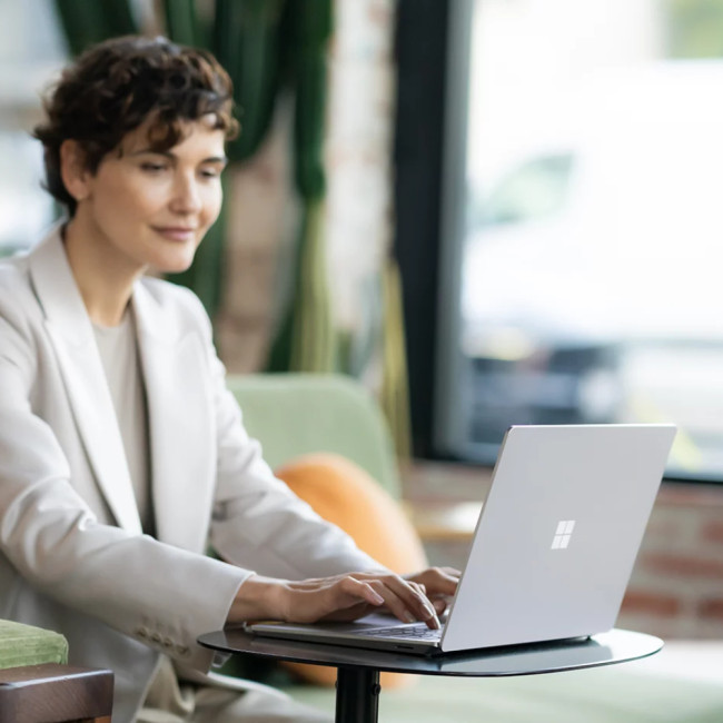 Microsoft Surface 6 Intel Core Ultra 5 135H 16GB RAM 256GB SSD 13.5" Touchscreen Windows 11 Pro Laptop