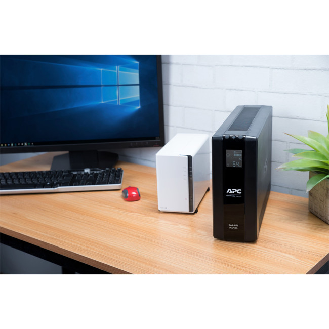 APC Back-UPS Pro 500 Watt - 900 VA - 230 V AVR LCD 6 IEC Outlets - BR900MI